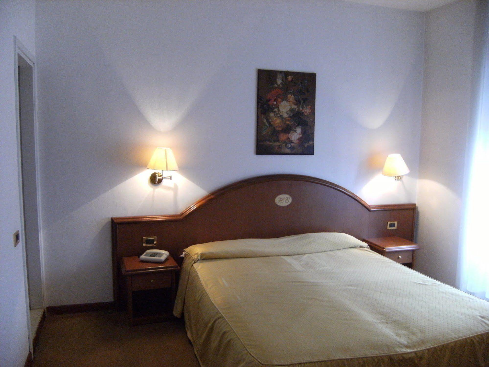Hotel Europa Udine Bagian luar foto